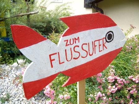 http://www.hildegard-kraeuter-garten.at/media/Eroeffnungsfest 2009/fisch-flussufer.JPG
